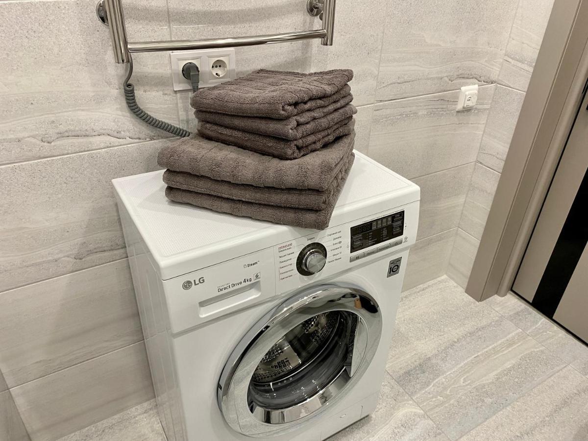 Slavutich Apartments Near Metro Station كييف المظهر الخارجي الصورة